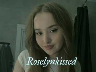 Roselynkissed